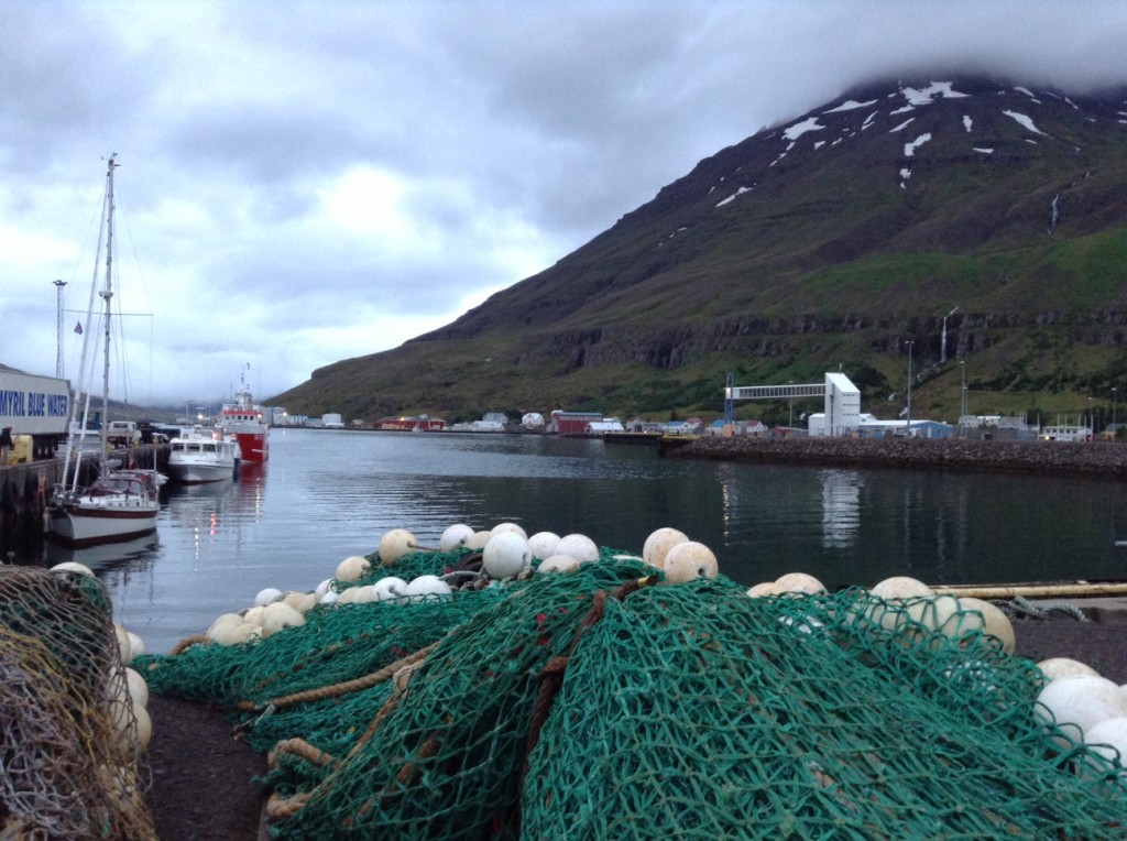 Le port de Seydisfjordur, Islande , notre point de départ pour les Îles Féréo , le 12 août 2013