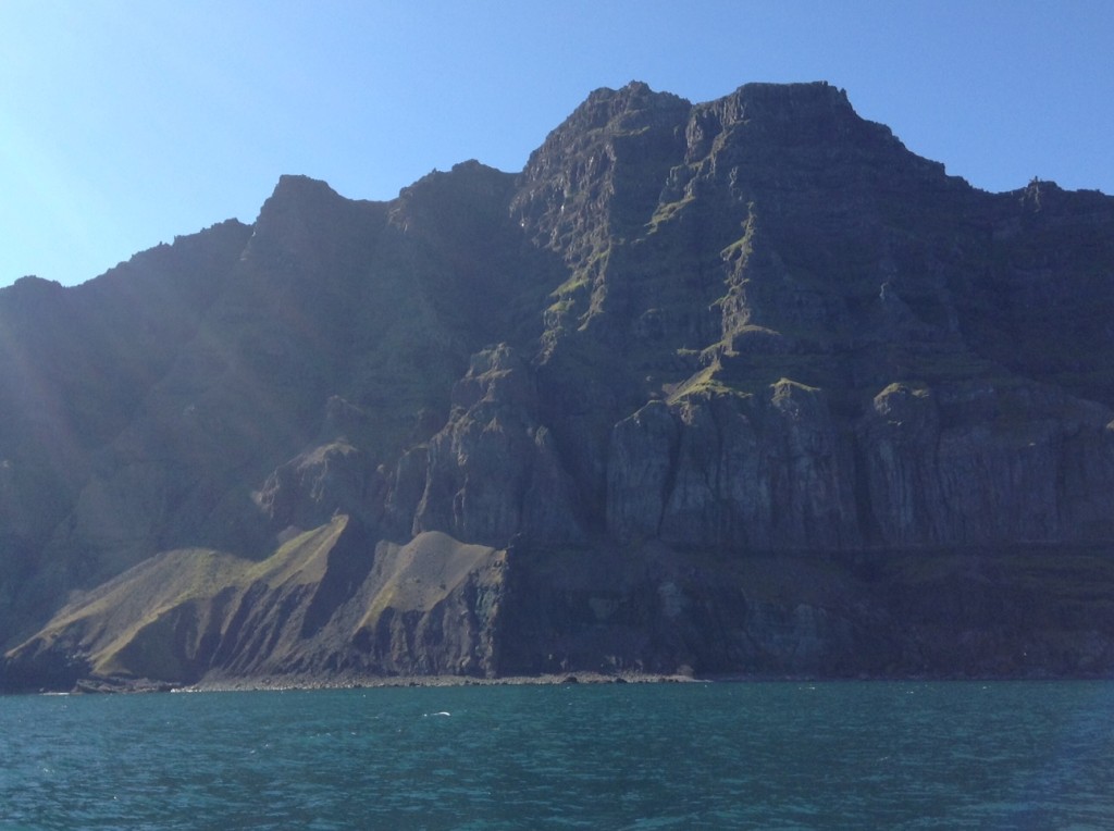 En sortant du fjord de Seydisfjordur le 12 août 2013, Islande 